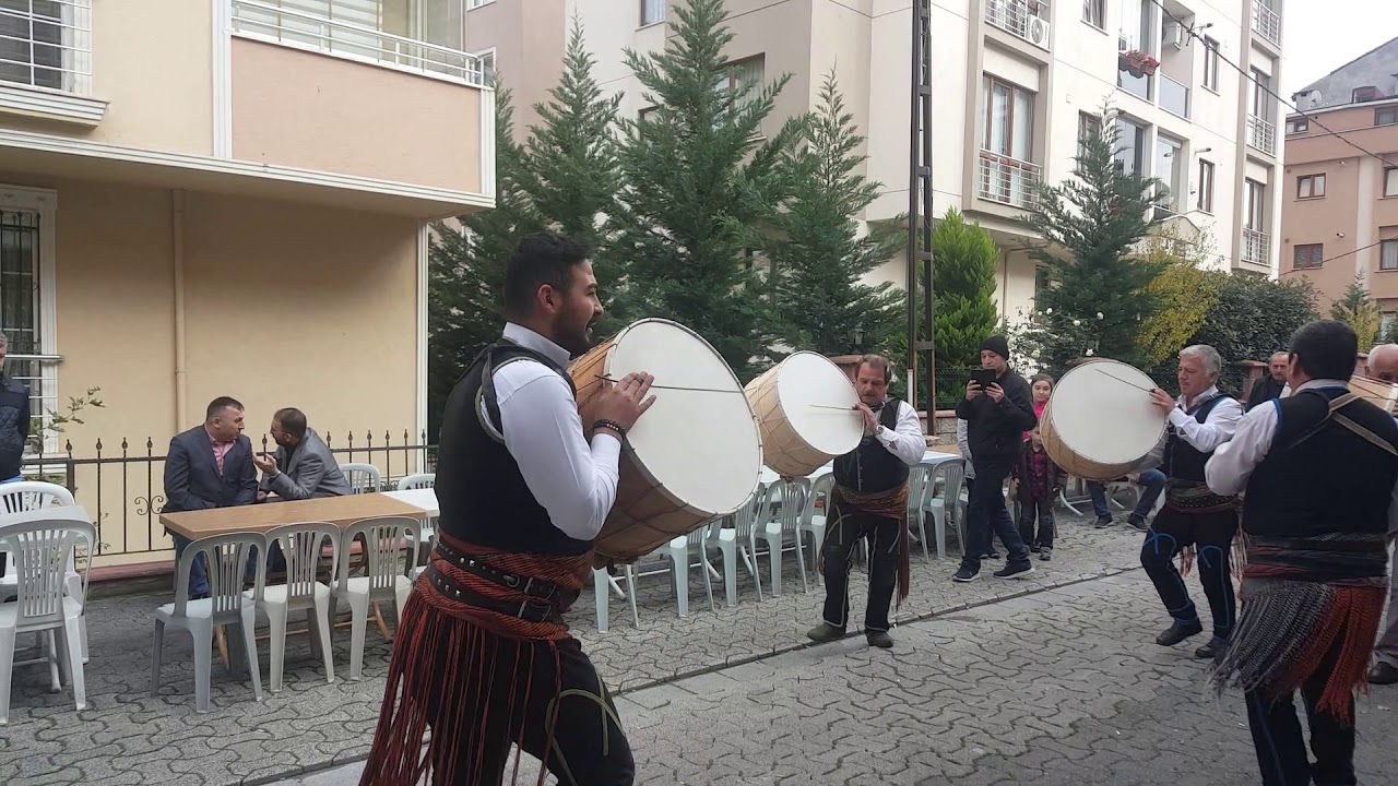 Davul Zurna Eşliğinde Gelin Çıkışı